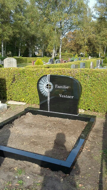 Grabplflege vorher - nachher in Röthenbach Pegnitz - Blumen Werner