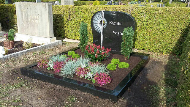 Grabplflege vorher - nachher in Röthenbach Pegnitz - Blumen Werner