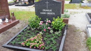 Grabplflege vorher - nachher in Röthenbach Pegnitz - Blumen Werner